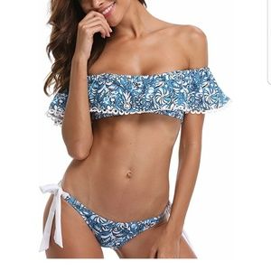 Off the shoulder bikini